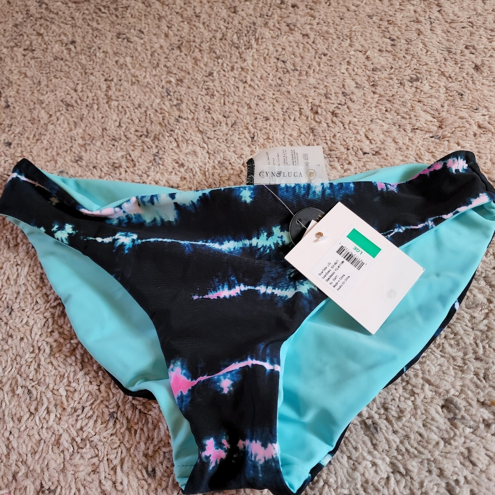 Reversible Bikini bottoms scrunch butt